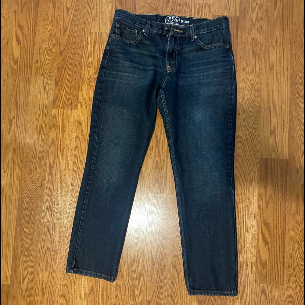 Levi’s 36x32 Men’s Skinny Dark Blue jeans.